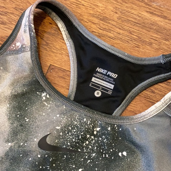 Nike Pro Galaxy Sports Bra + Capri Pants - Picture 3 of 4